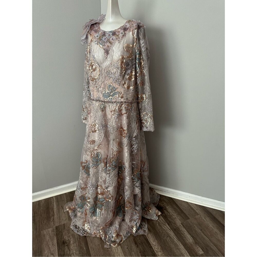 Mac Duggal Embellished Long Sleeve High Neck Rose Applique Gown SIZE US 16 $798 - Picture 5 of 11